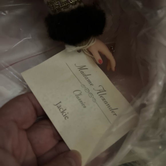 Jackie - Picture 4 of 7